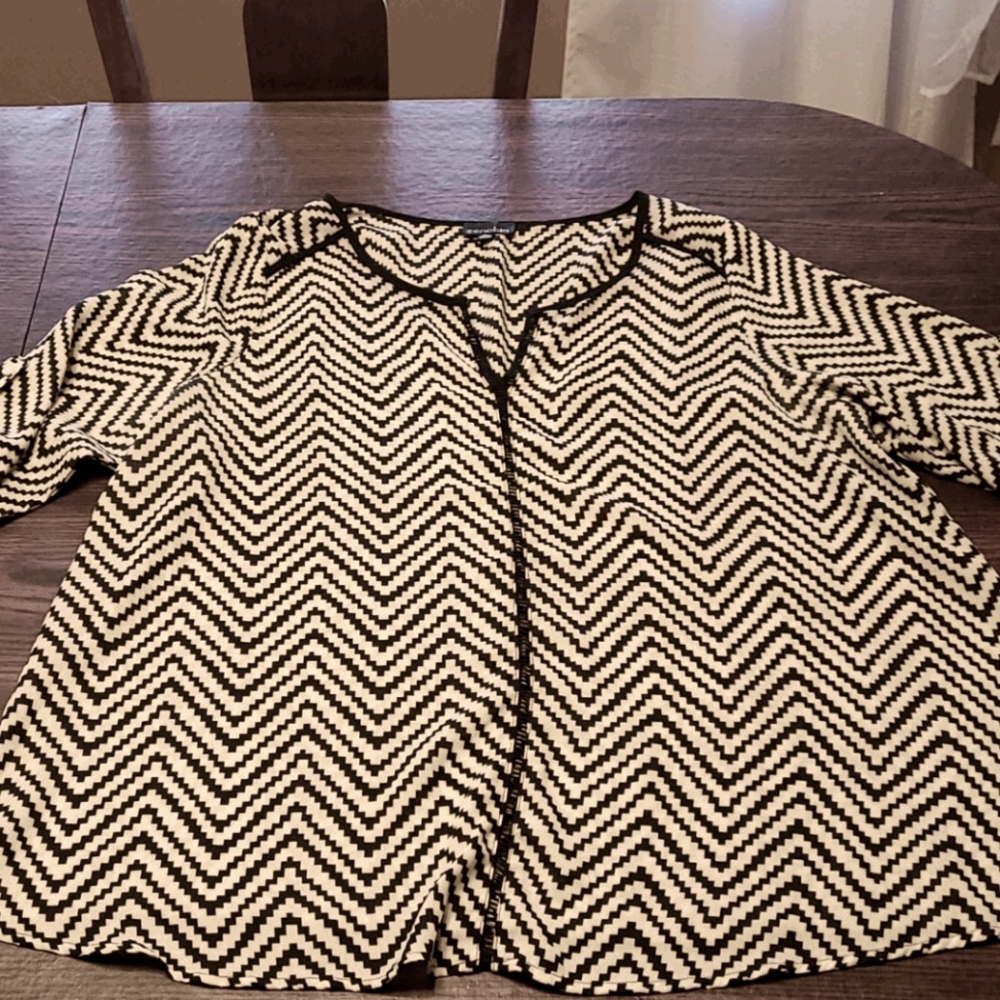 XL tan & black chevron blouse